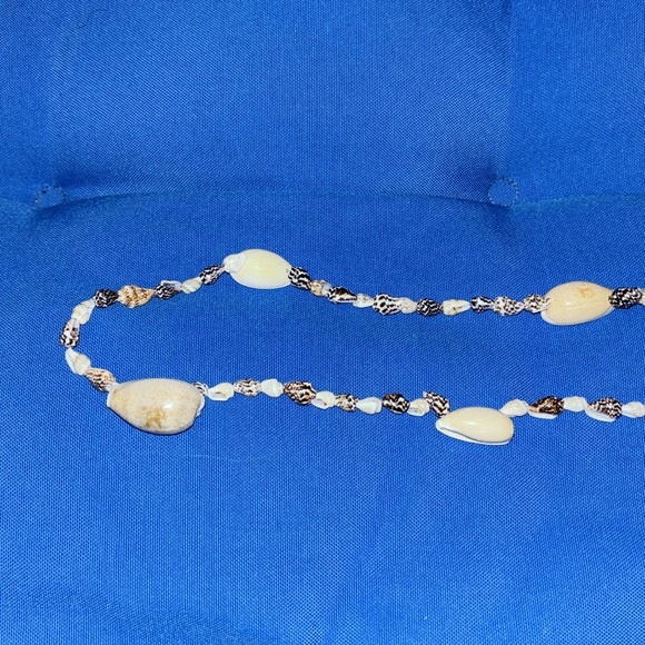 Handmade By Me SeaShall Necklace With Big And Small Shells ColorWhiteBrown NWOTS - Picture 4 of 5